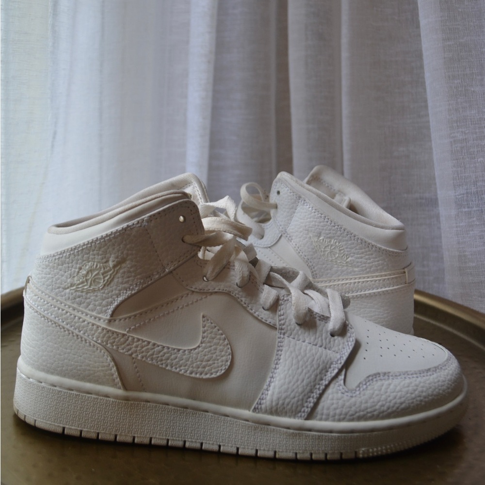 Air Jordan Retro- size 6.5Y